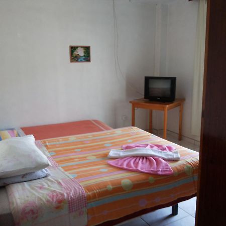Hotel Pinotti กูริชิบานุส ภายนอก รูปภาพ